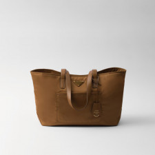 프라다 리에디션 1978 미디엄 리나일론 및 사피아노 가죽 토트백1BG555